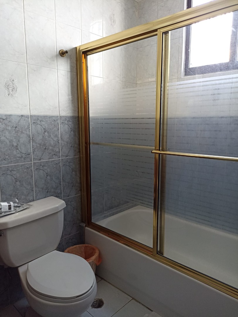 casas - VENDO CASA DE DOS NIVELES EN LA URBANIZACIÓN TROPICAL.AV. INDEPENDENCIA KM 71/2 4