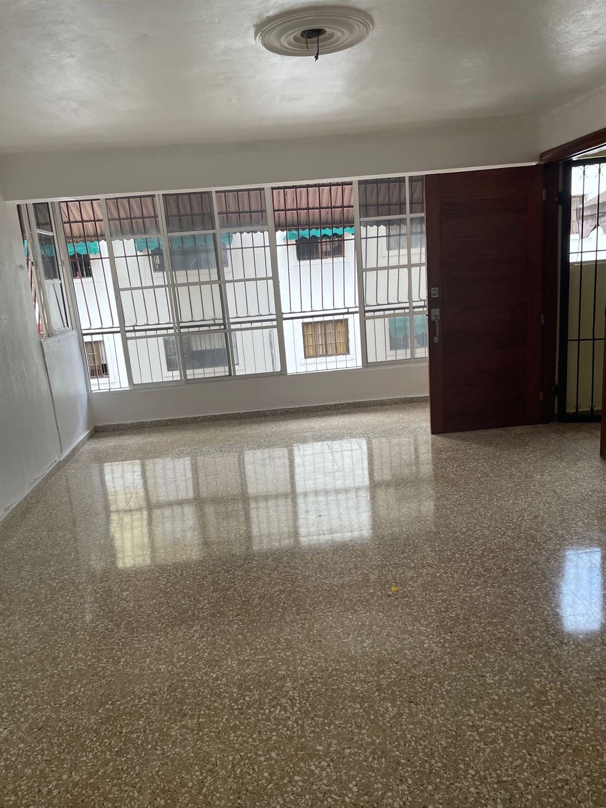 apartamentos - Alquiler de apartamento 4to nivel en Bella Vista con parqueo cerrado. 6