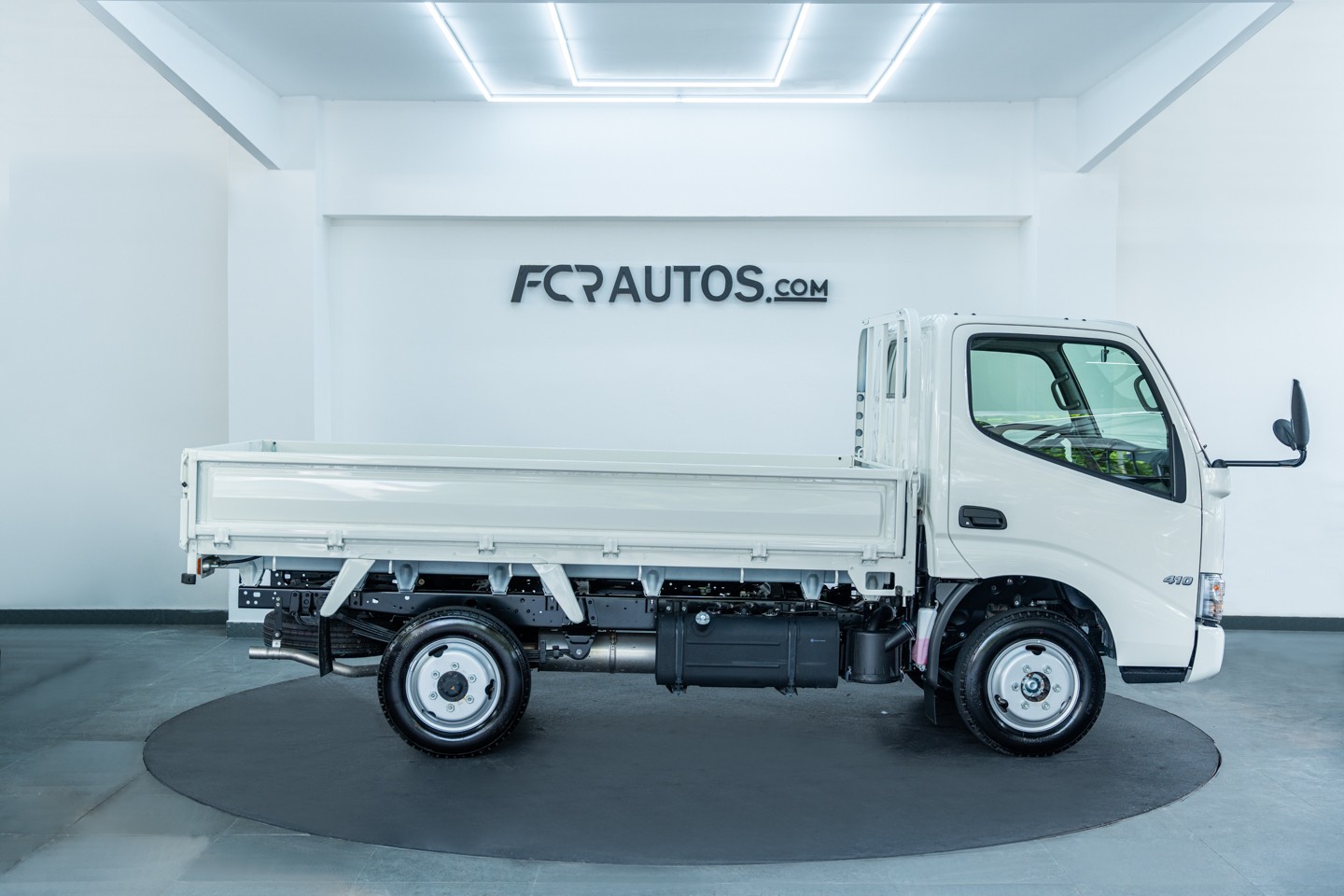 camiones y vehiculos pesados - HINO 200 2023 1