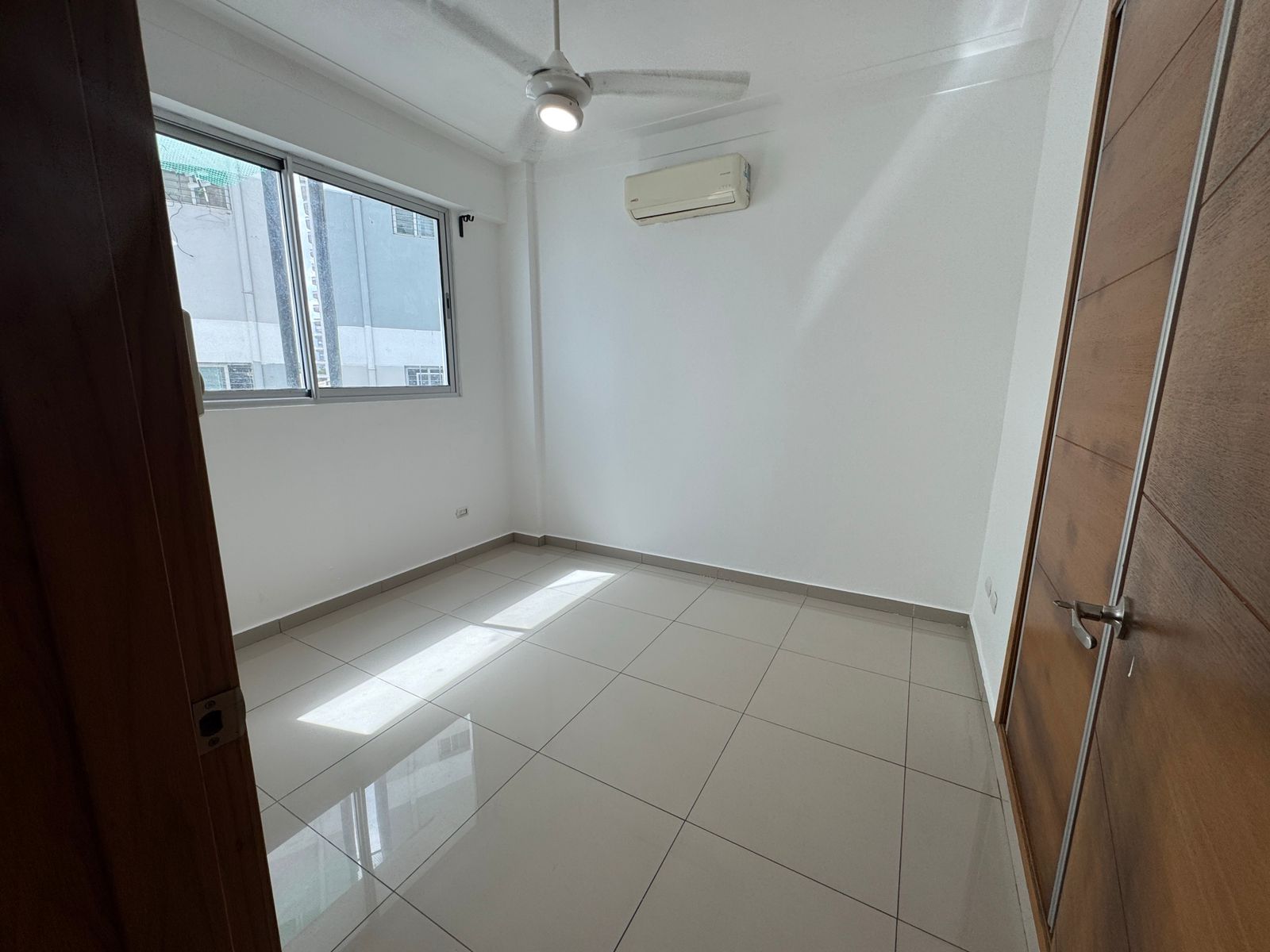 apartamentos - VENDO En Serralles Piso 4 de 2 Habitaciones 5