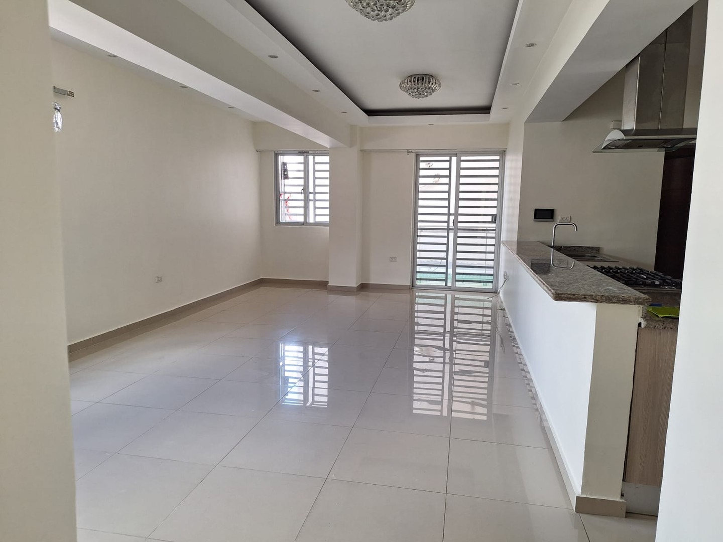 apartamentos - Alquilo en Los Prados.
Apartamento 2 nivel, 120 metros, con 3 hab, 
usd$1000 1
