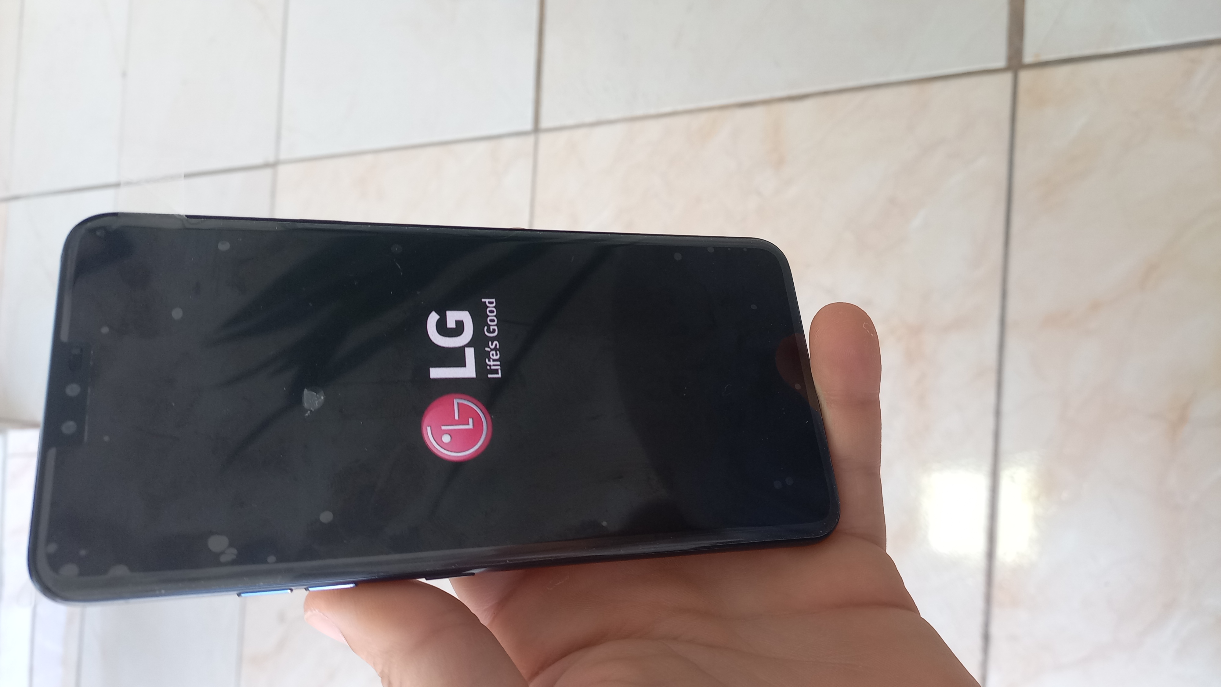 celulares y tabletas - LG  V40 Thinq 1