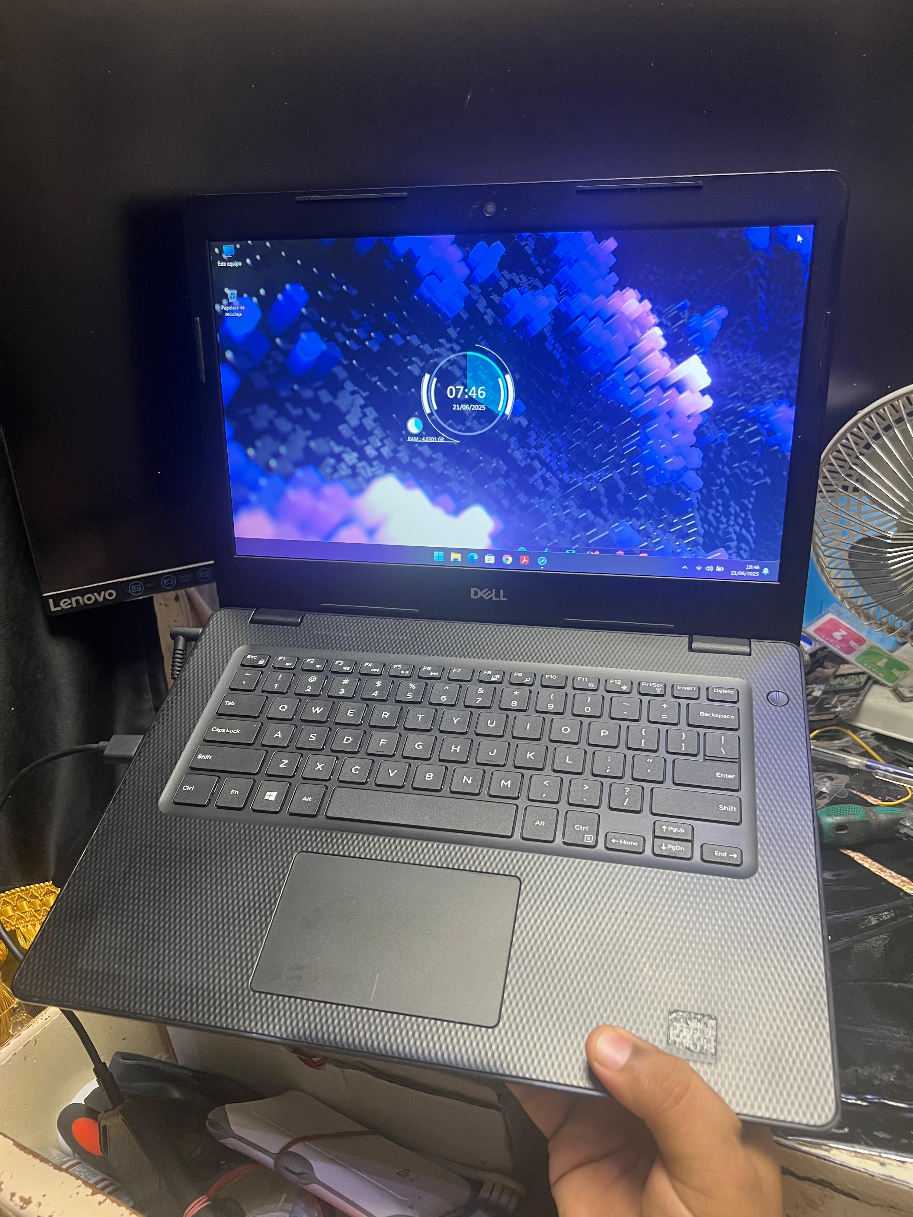 computadoras y laptops - Laptop Dell Inspiron 3493 i5-1035g7 @1.20Ghz 3,0 t 1