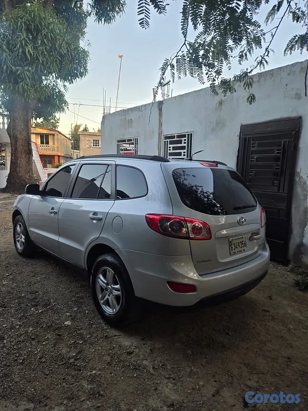 jeepetas y camionetas - Santa Fe año 2010 
Motor dohc 
Precio 490 10