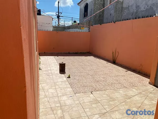 casas - Casa de un nivel amplia, con patio y preparada par 14