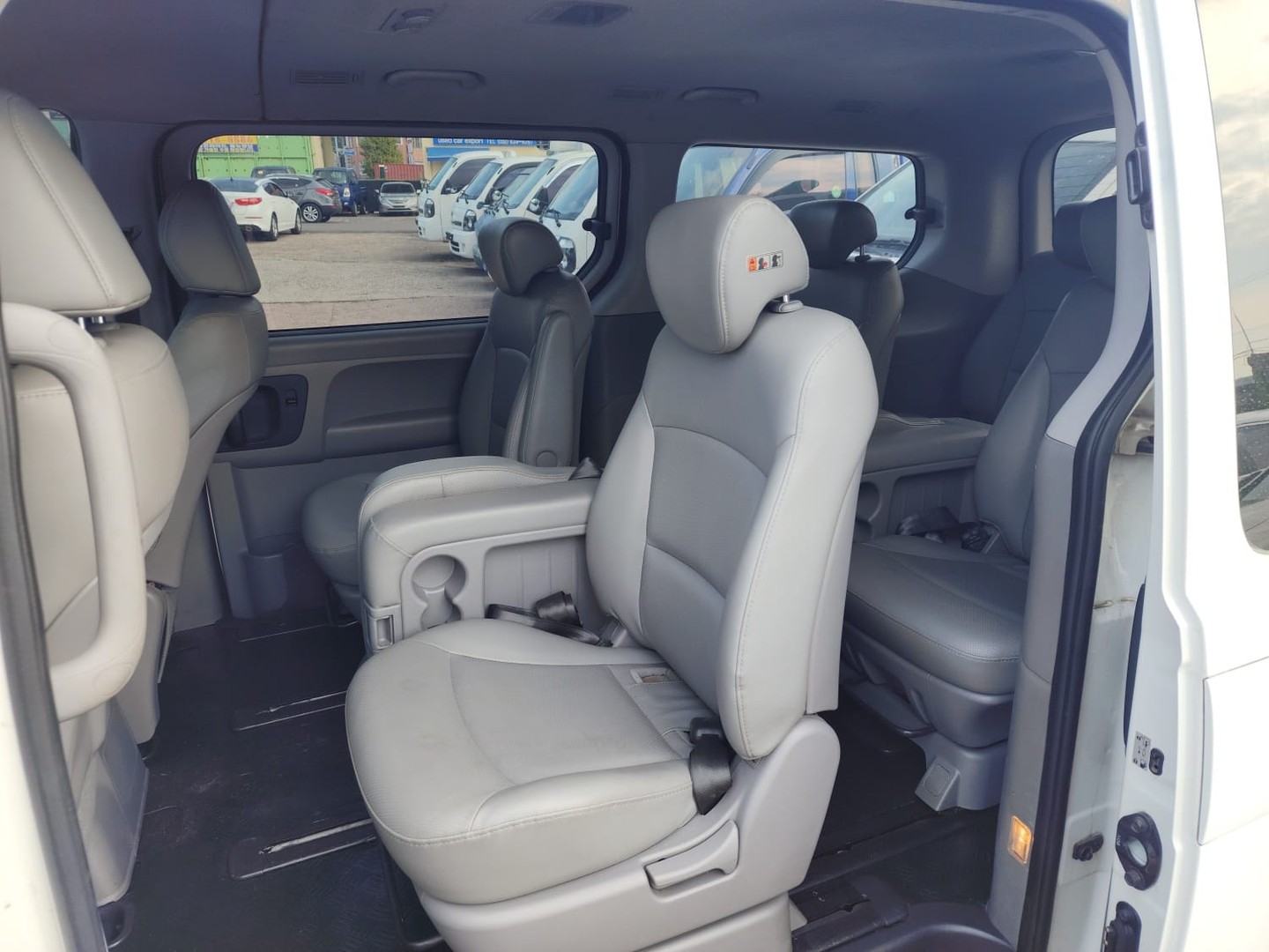 jeepetas y camionetas - 2019 Hyundai Grand Starex  5