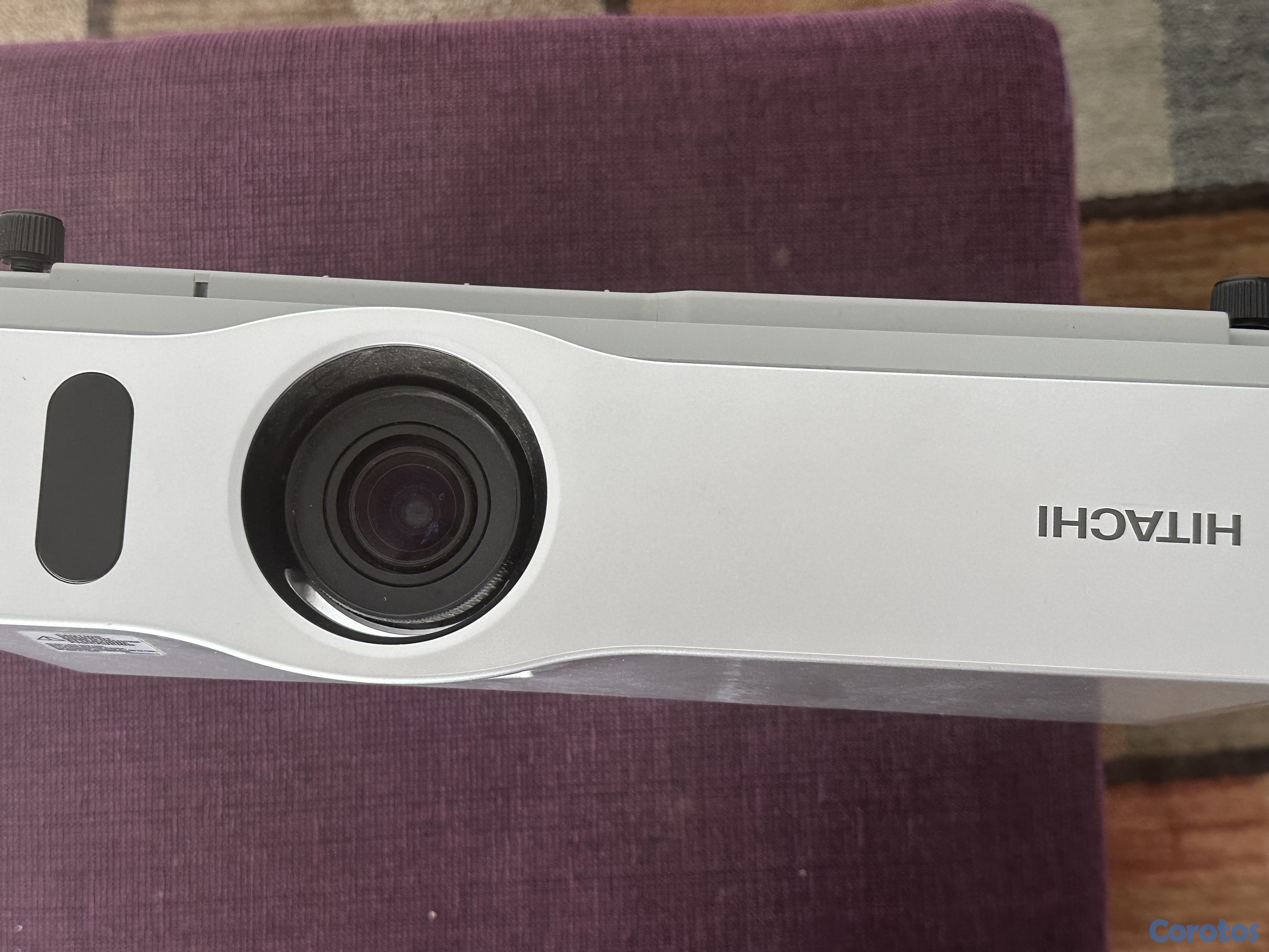 otros electronicos - Proyector Hitachi 2000 lumens 3