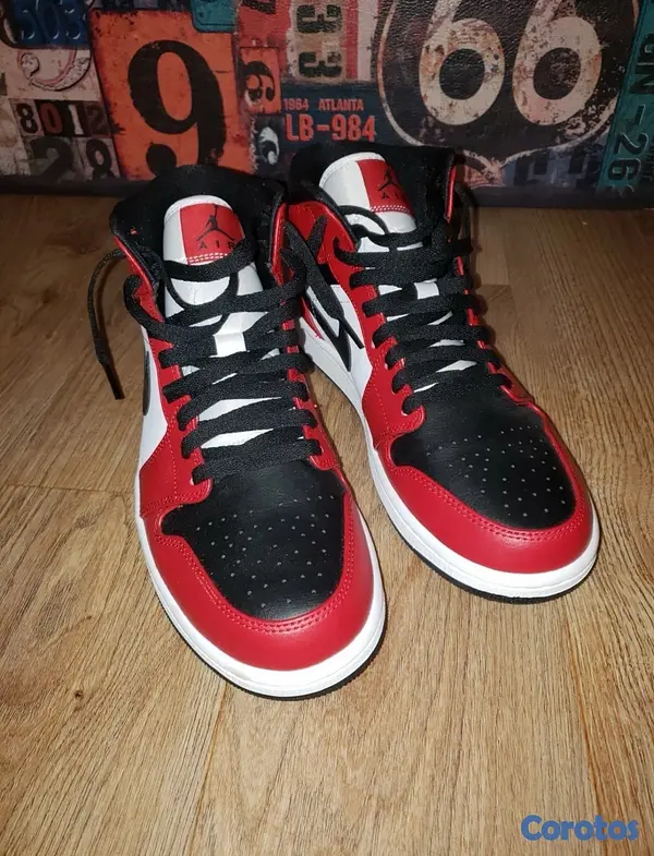 zapatos para hombre - Nike Jordan 1 Mid Chicago Black Toe Mens 7.5 2