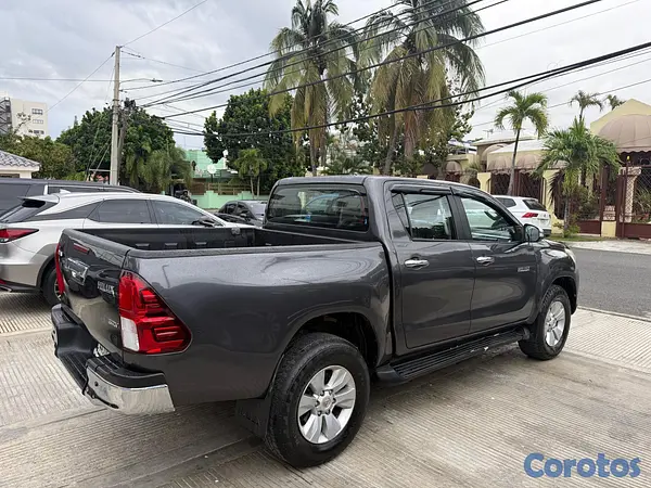 jeepetas y camionetas - Toyota Hilux SRV 2017 5