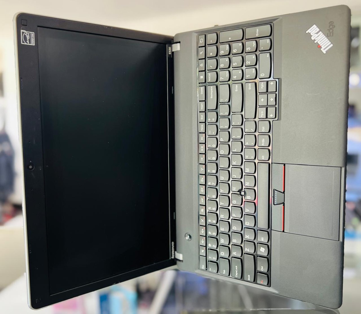 computadoras y laptops - Laptop Lenovo thinkpad edge e531 core i3 4GB ram 128GB SSD $10500 oferta 4
