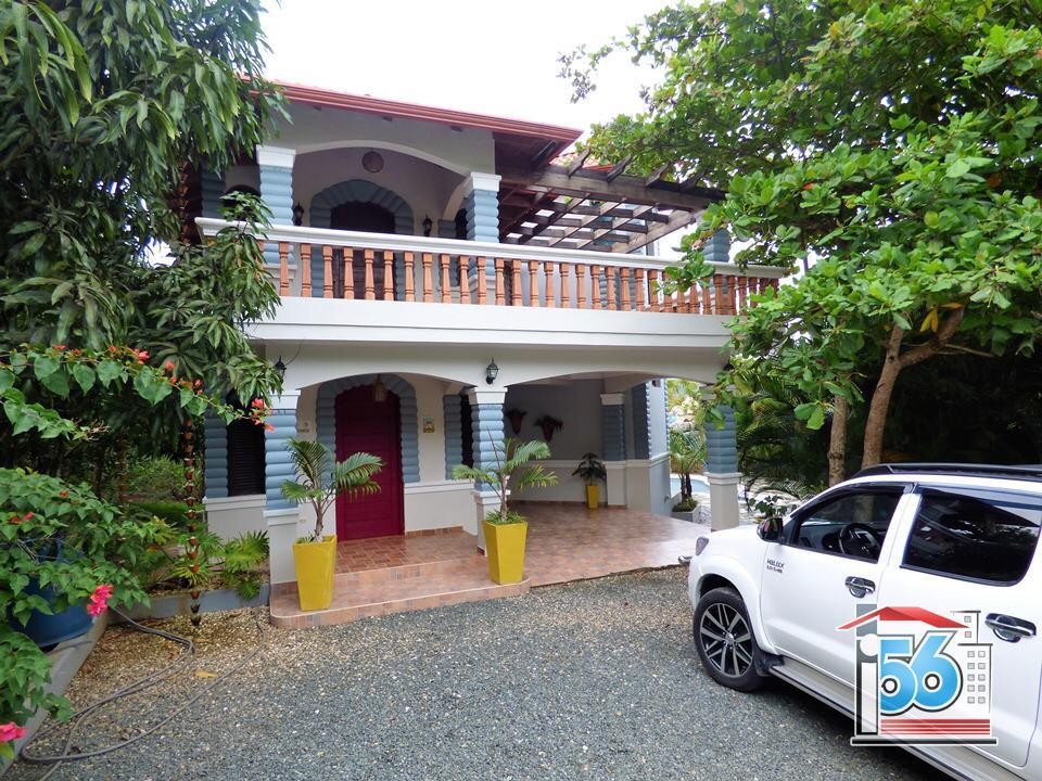 casas vacacionales y villas - Se vende hermosa villa en san Francisco de Macorís piña de jaya. 
