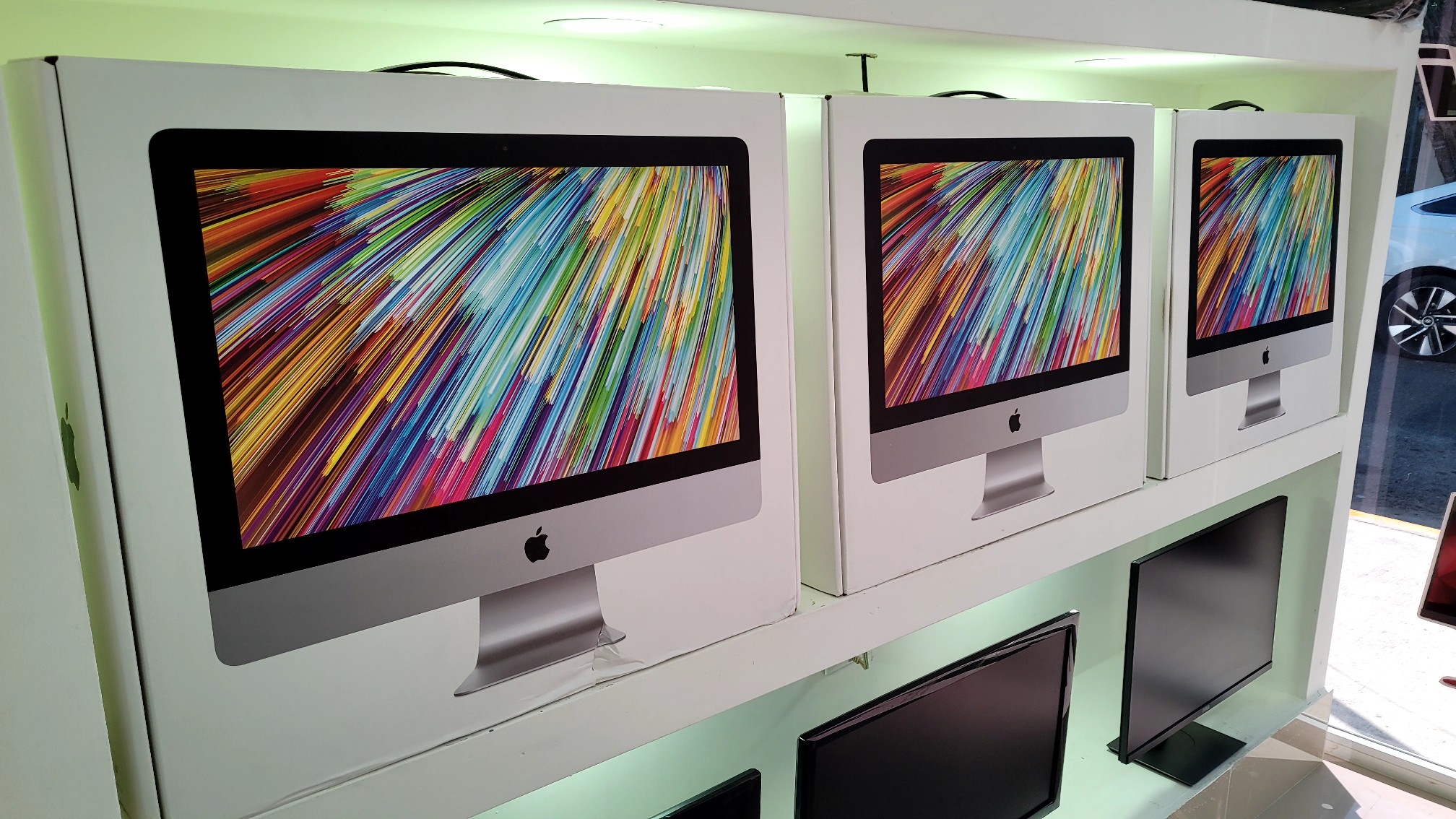 computadoras y laptops - Imac Retina 21 Pulg Core i5 Ram 8gb ddr4 Disco 1TB 2017 en Caja 1