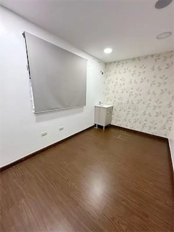 oficinas y locales comerciales - Espacio amplio en los prados  9