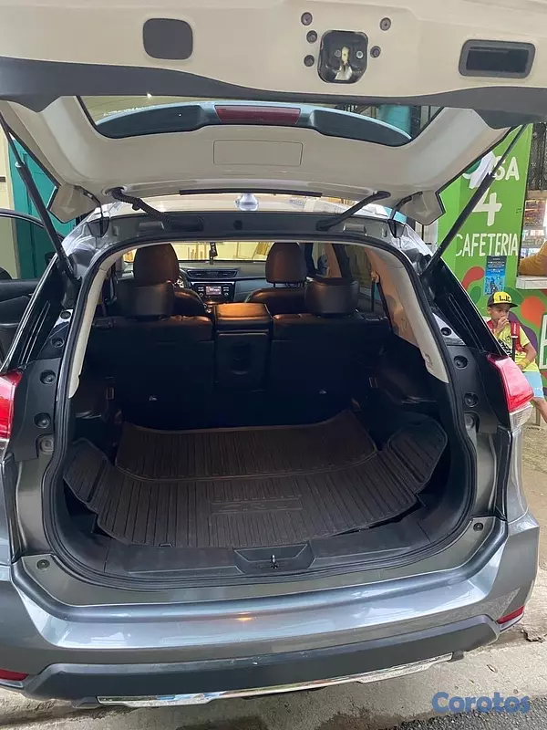 jeepetas y camionetas - Nissan ROGUÉ SV 2017 10