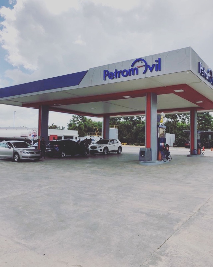 oficinas y locales comerciales - Venta de estación de combustible con compañía de distribución Santo Domingo 