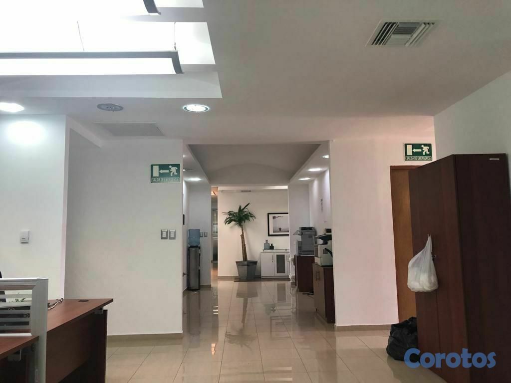 oficinas y locales comerciales - Oficina en alquiler en Piantini de 174 m2
