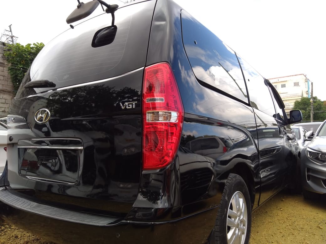 jeepetas y camionetas - HYUNDAI GRAND STAREX 2017 NEGRA DESDE: RD$ 1,200,100.00   3