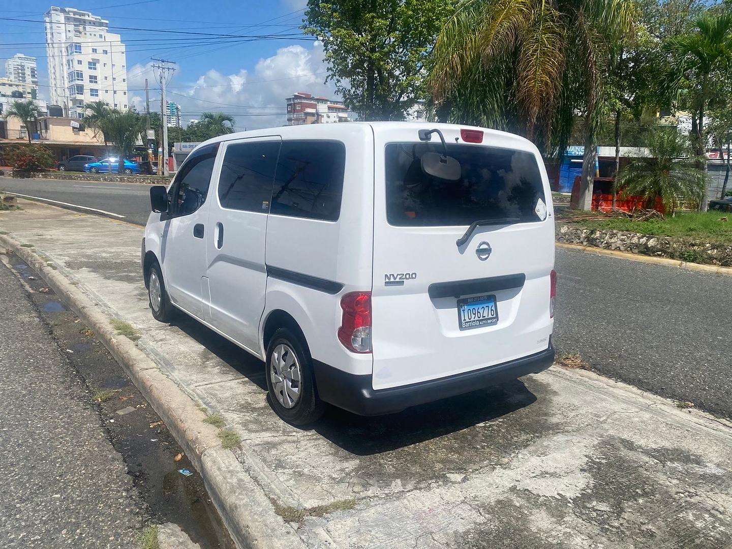 jeepetas y camionetas - Nissan NV200 2016 0