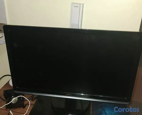 computadoras y laptops - VENDO de Monitor Dell de 24 pulgadas. VGA. En perfectas condiciones!  2
