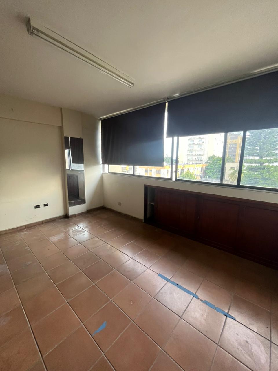 oficinas y locales comerciales - opoetunidad en la gustavo megia ricard 