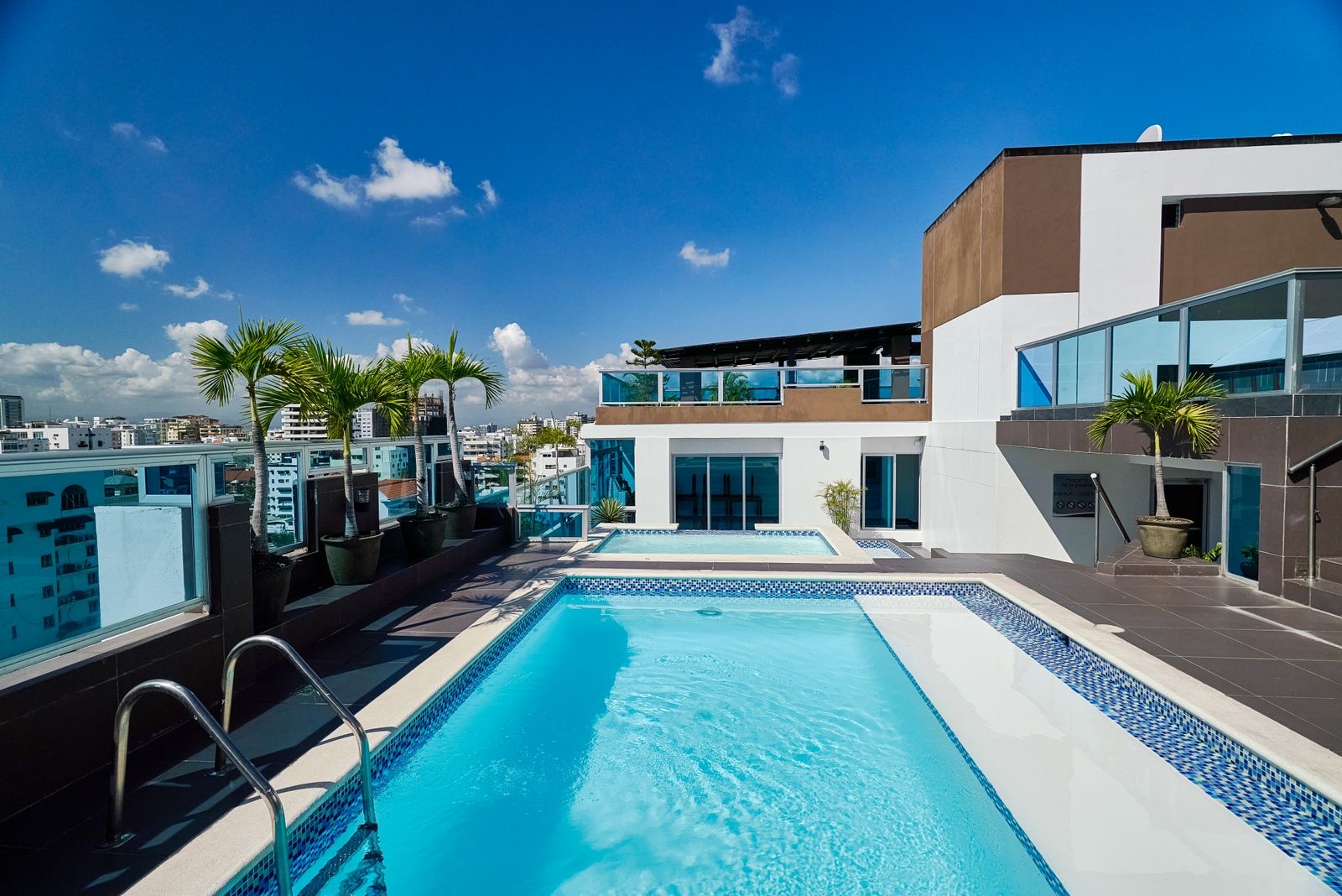 apartamentos - Vendo Apto Amueblado en Bella Vista Torre Familiar