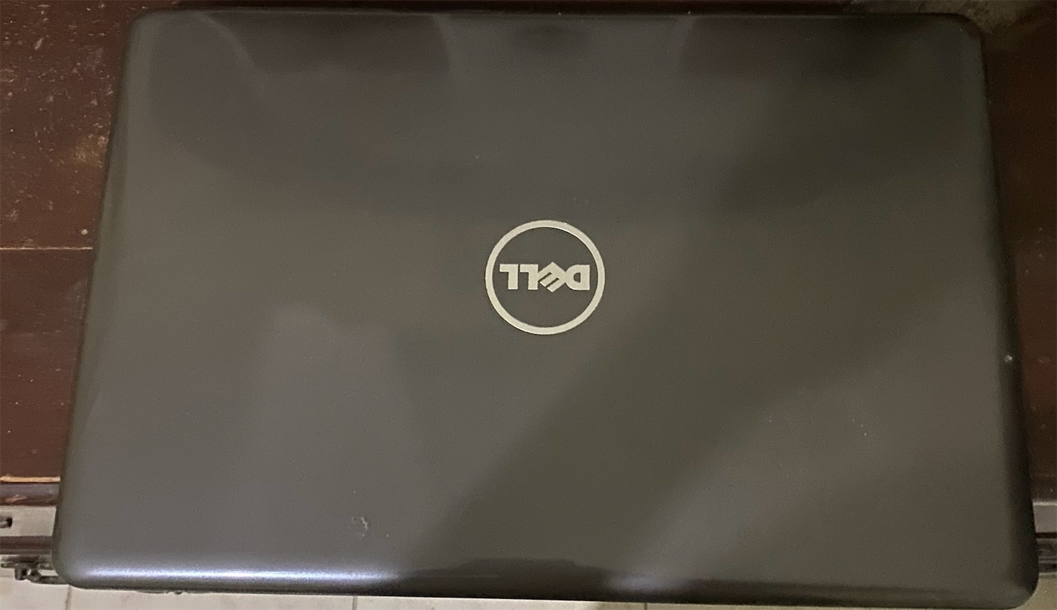 computadoras y laptops - Dell inspiron 15 5000 series i5 7 generación 1tb ssd con línea en la pantalla