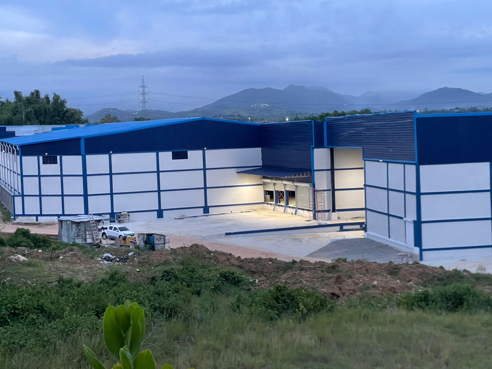 oficinas y locales comerciales - AlquiloNave  3,000 mts prox  merca Santo domingo   0