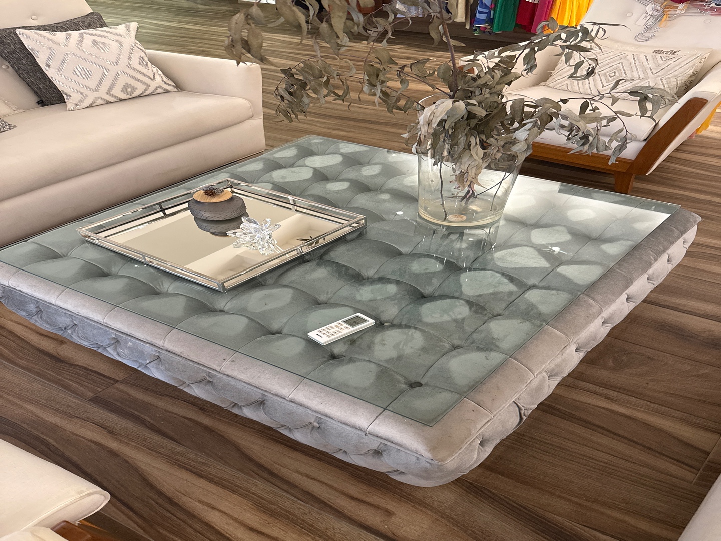 muebles y colchones - Mesa de centro en tela y Cristal 1