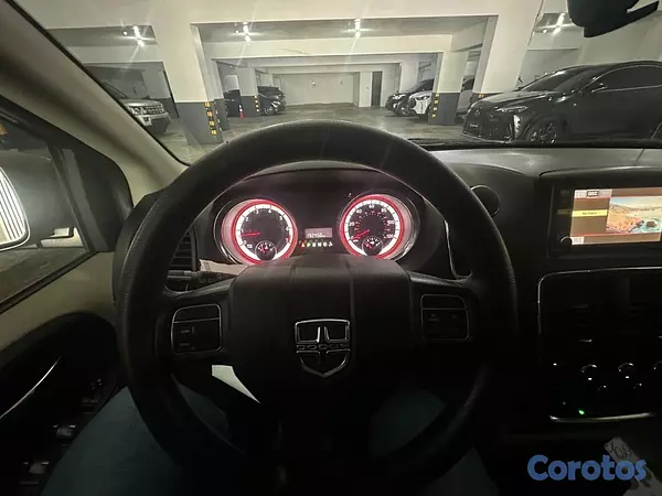 jeepetas y camionetas - Vendo Dodge Caravan 2017, negociable 7