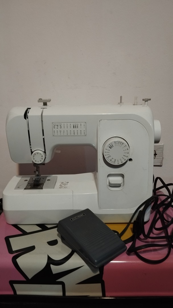 arte y antigüedades - Máquina de coser marca Brother 