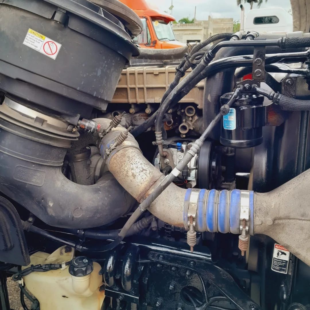 camiones y vehiculos pesados - Freightliner M2 106 año 2013  4