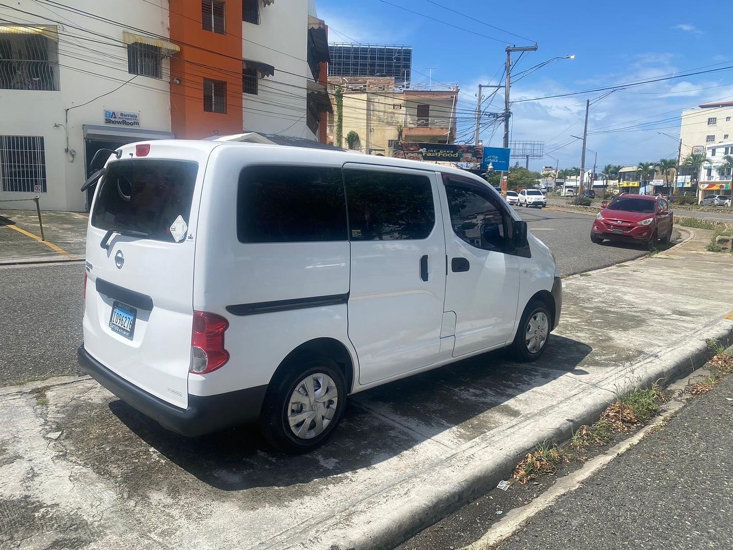 jeepetas y camionetas - Nissan NV200 2016 1