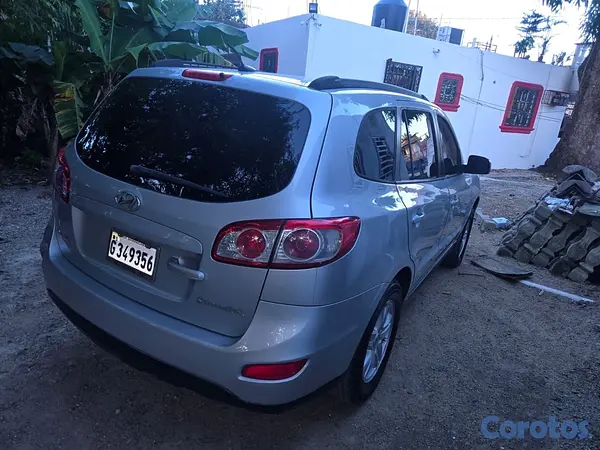 jeepetas y camionetas - Santa Fe año 2010 
Motor dohc 
Precio 490 12