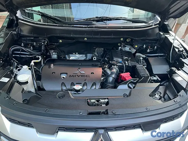 jeepetas y camionetas - MITSUBISHI OUTLANDER SPORT 4x4 2020 3