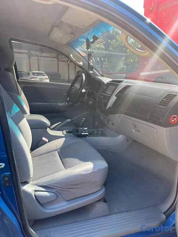 jeepetas y camionetas - Toyota hilux 2010 6