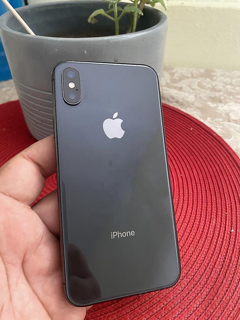 celulares y tabletas - Se vende iPhone 10 3
