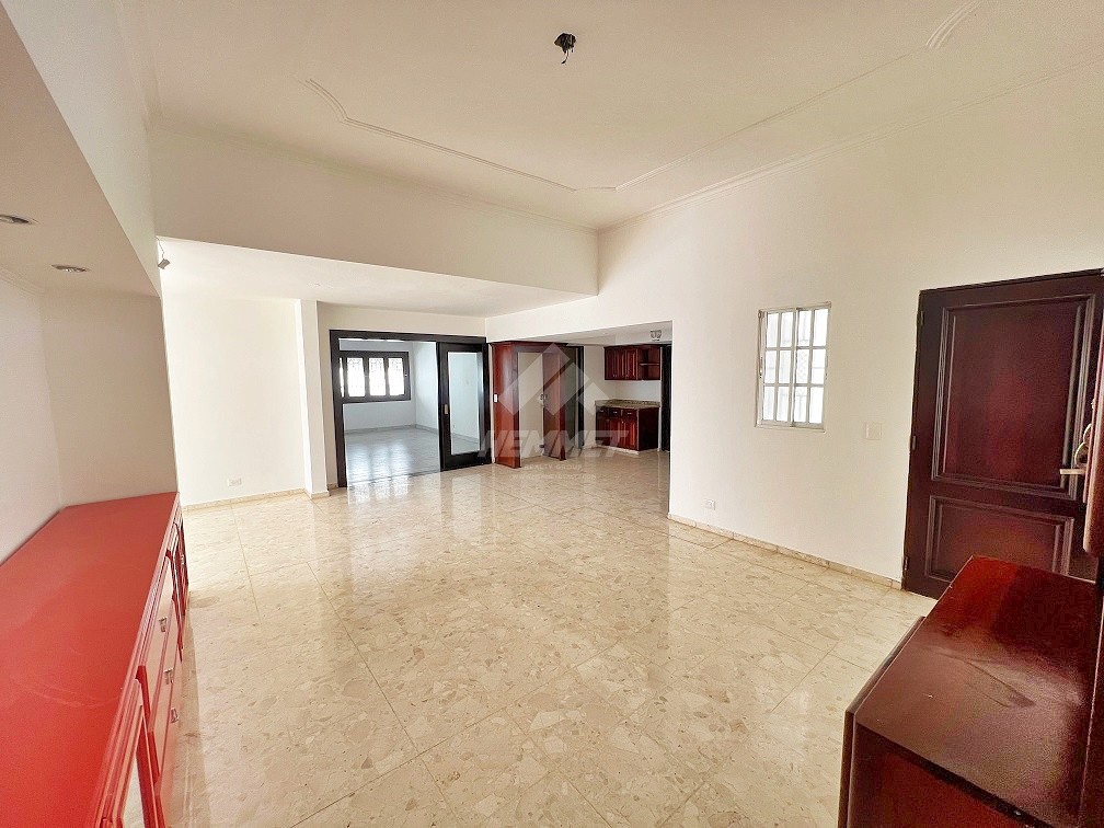 casas - CASA CON PISCINA Y PATIO REP. TAVAREZ OESTE STGO.  6