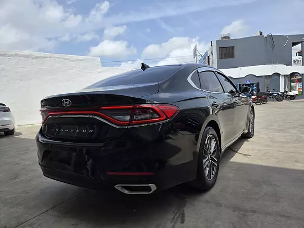 carros - HYUNDAI GRANDEUR 2018 NEGRO 4