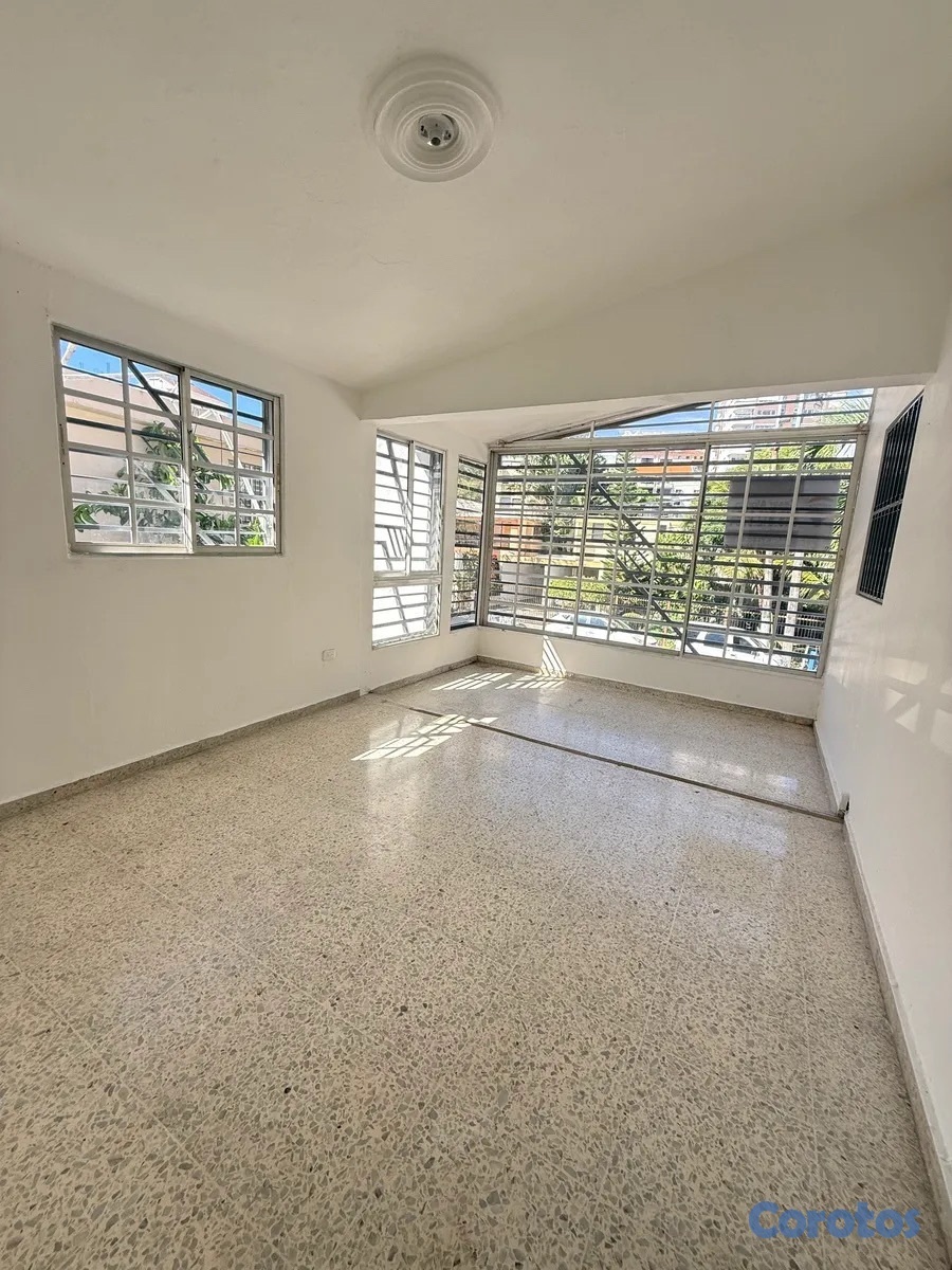 casas - Se alquila casa en los Cacicazgos, 2 niveles 3 habitaciones  3