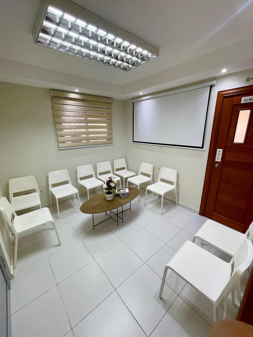 oficinas y locales comerciales - RENTO LOCAL SIN AMUEBLAR EN EVARISTO MORALES 3