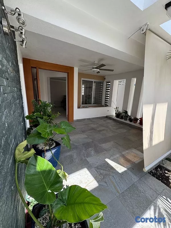 casas - CASA EN VENTA EN SANTIAGO DE LOS CABALLEROS PRÓXIMO A LA 27 de febrero  3