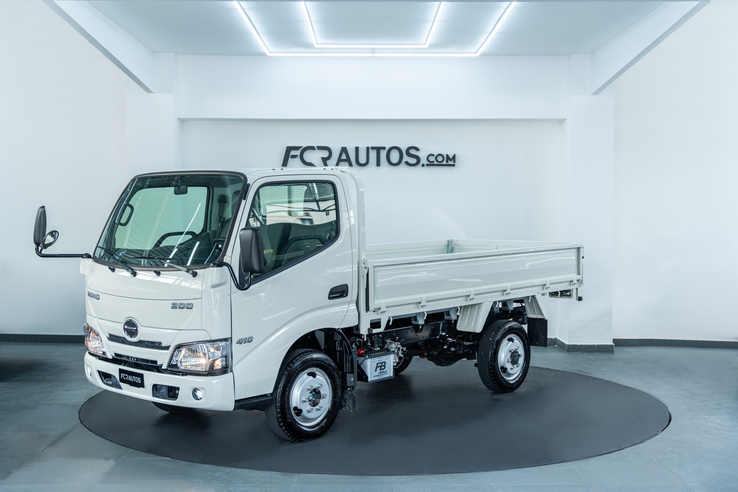 camiones y vehiculos pesados - HINO 200 2023