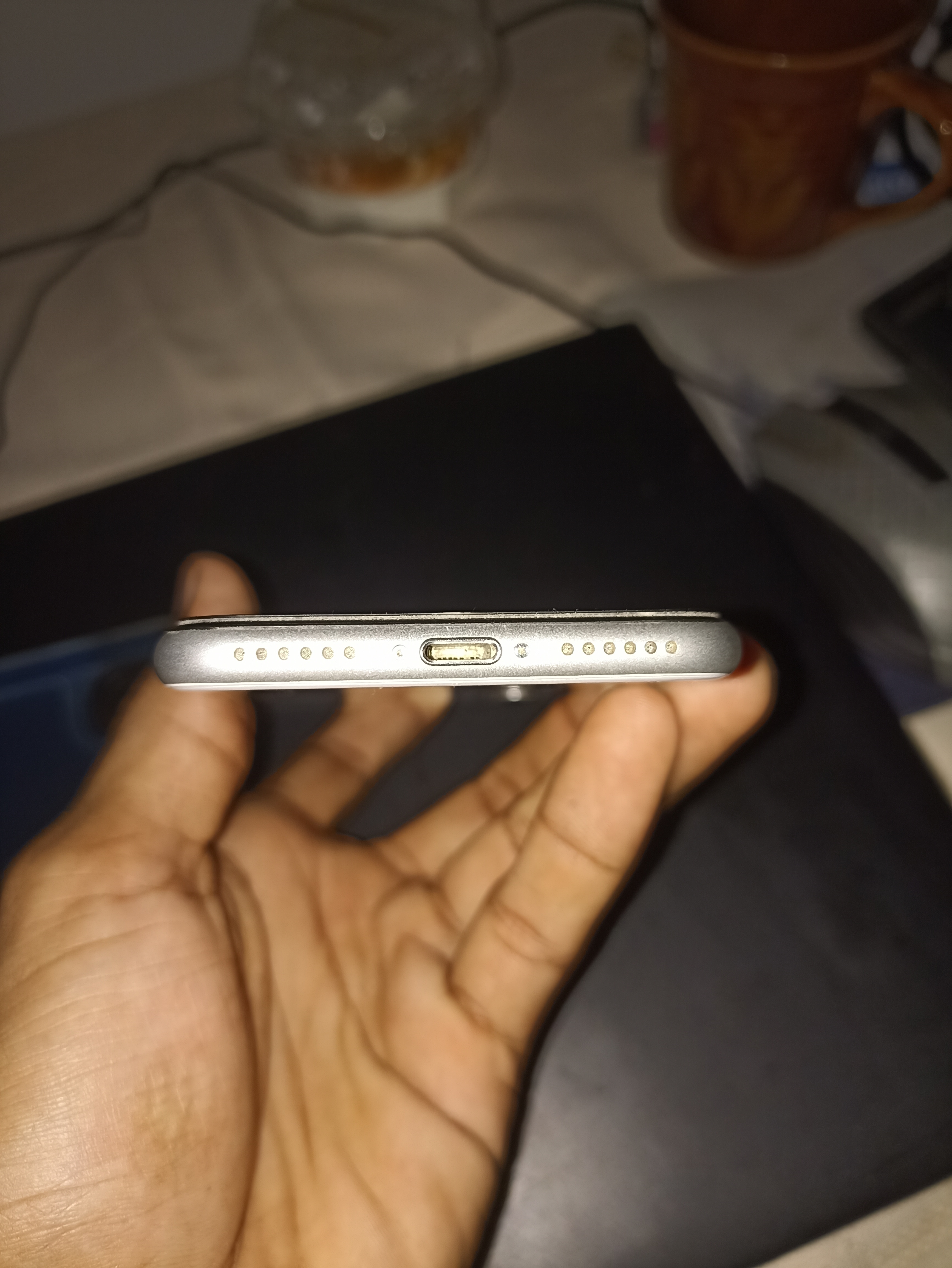 celulares y tabletas - iPhone SE 2020 usado 8