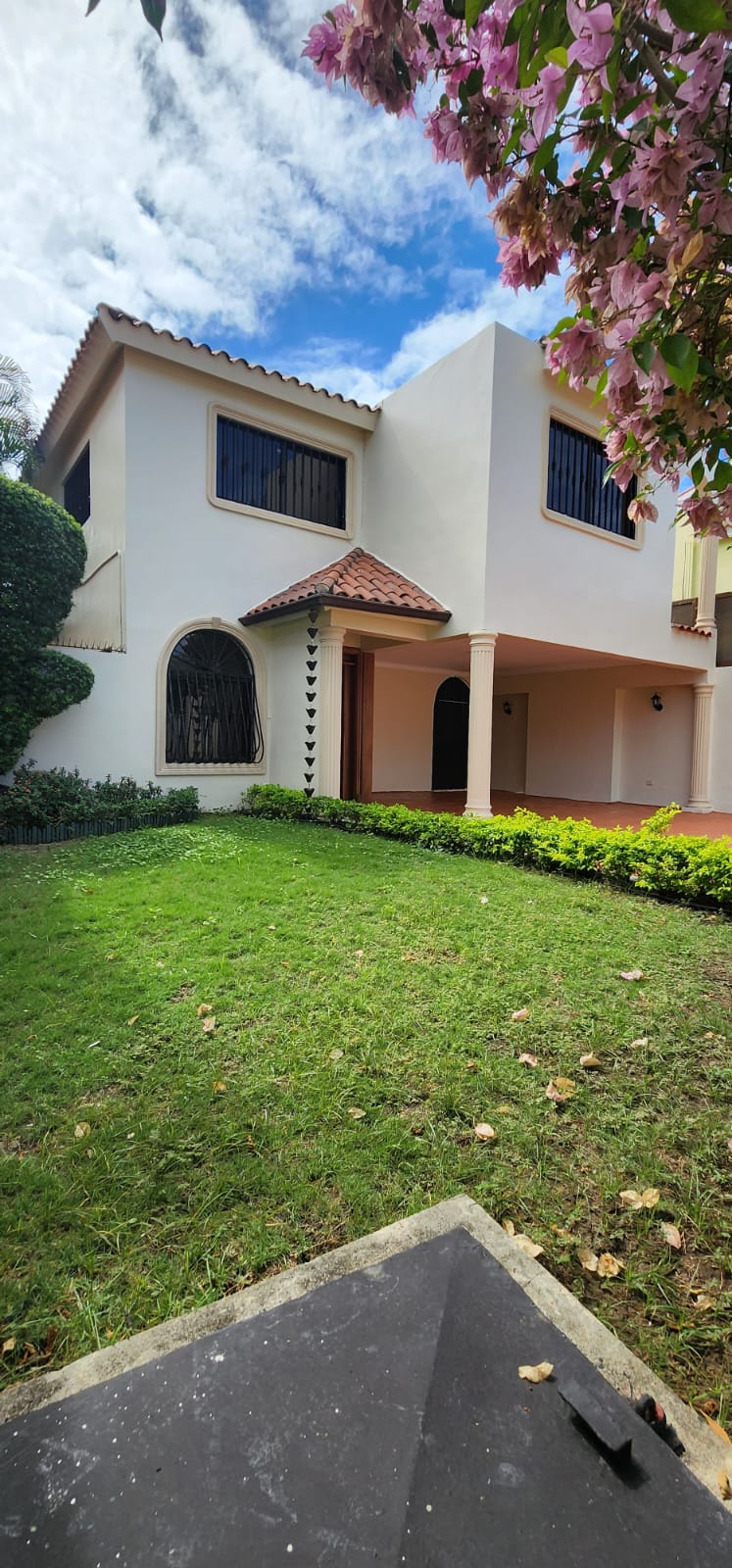 casas - 🏡 Venta de Casa en Arroyo Hondo III 🌳✨ 1
