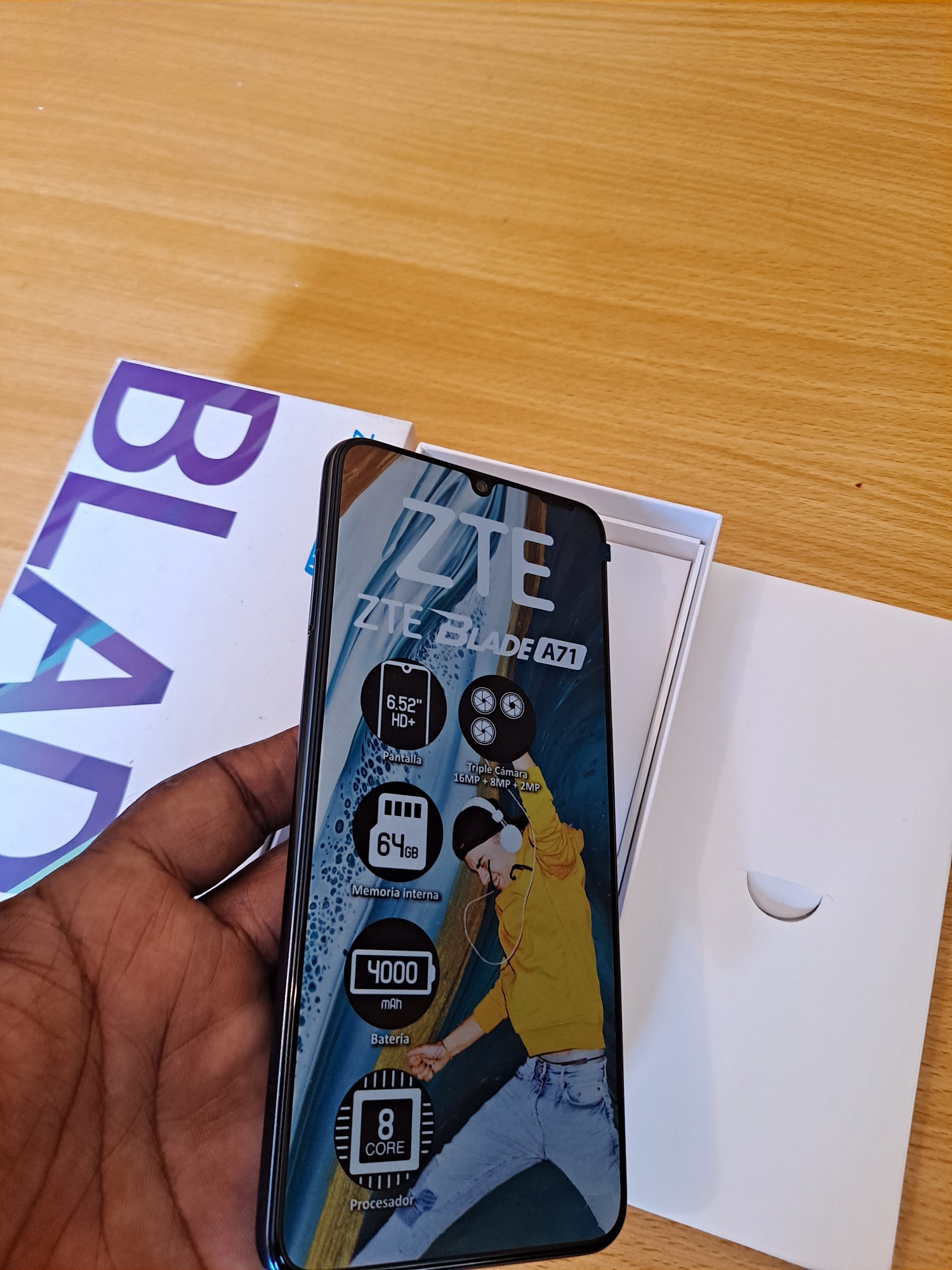 celulares y tabletas - ZTE Blade A71 64gb, 4gb de Ram verde claro nuevo con su caja y sus accesorios.