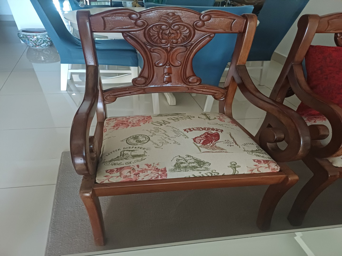 muebles y colchones - Butacas de caoba con asiento tapizado. 1