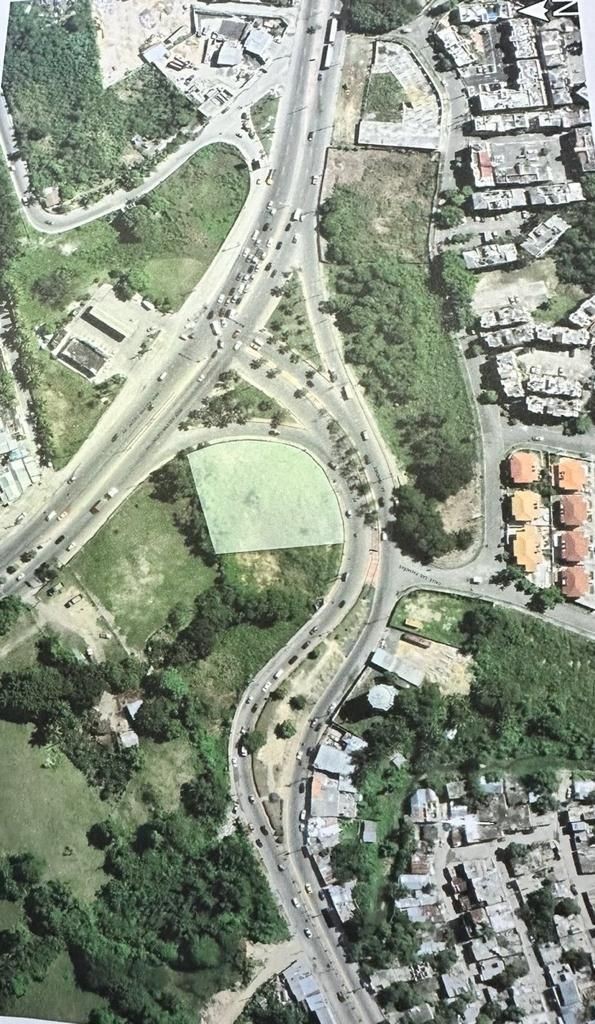 solares y terrenos - Solar en la Jacobo Majluta de 3,000m2