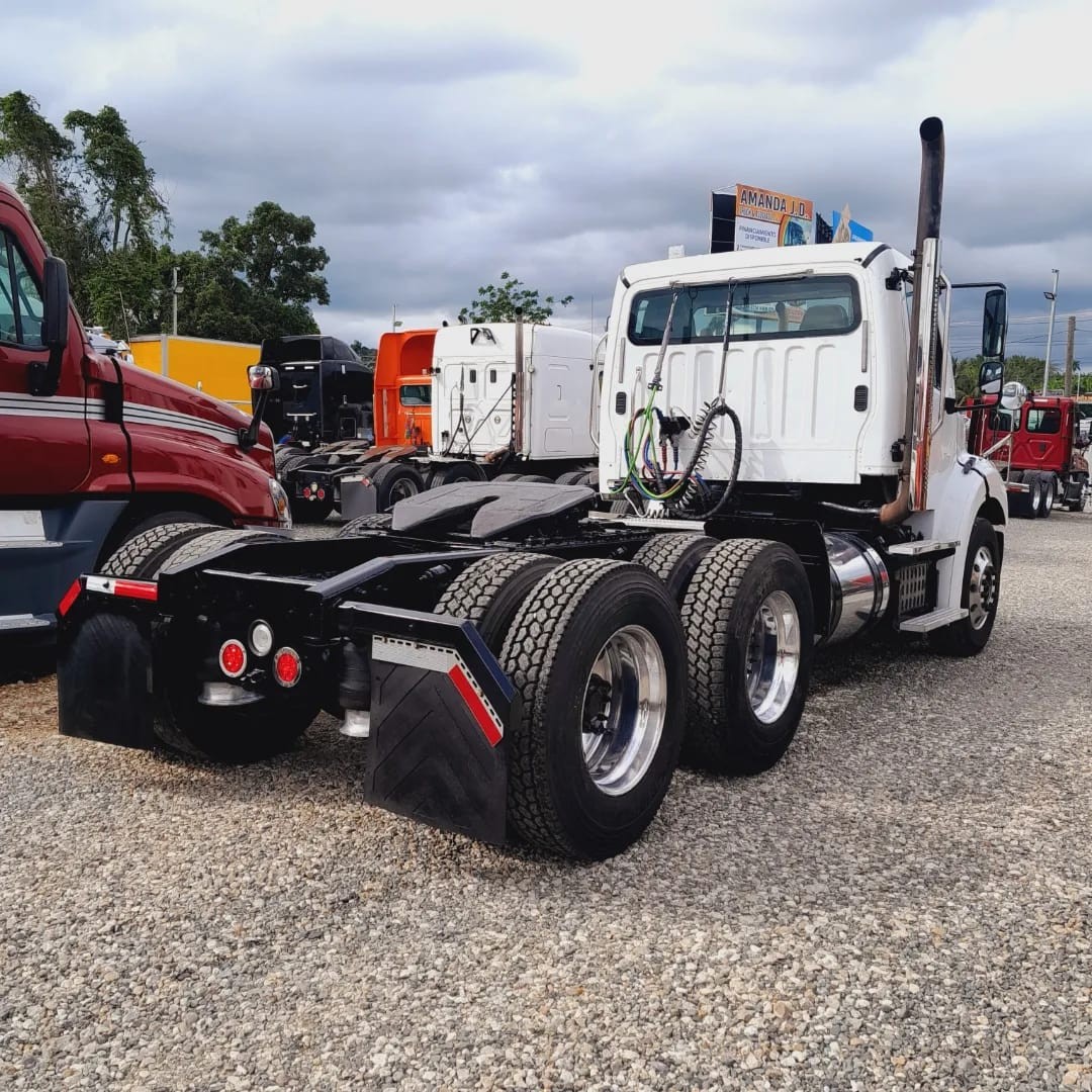camiones y vehiculos pesados - Freightliner M2 106 año 2013  6