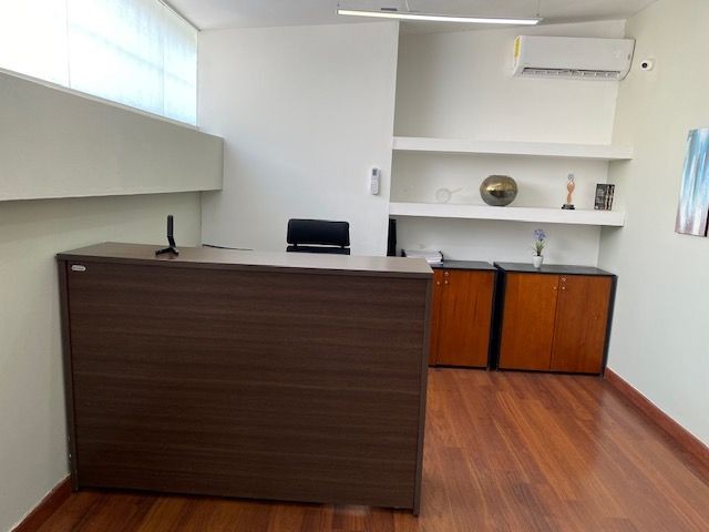 oficinas y locales comerciales - casa para oficina en Serralles 80m2 30 parqueos  1