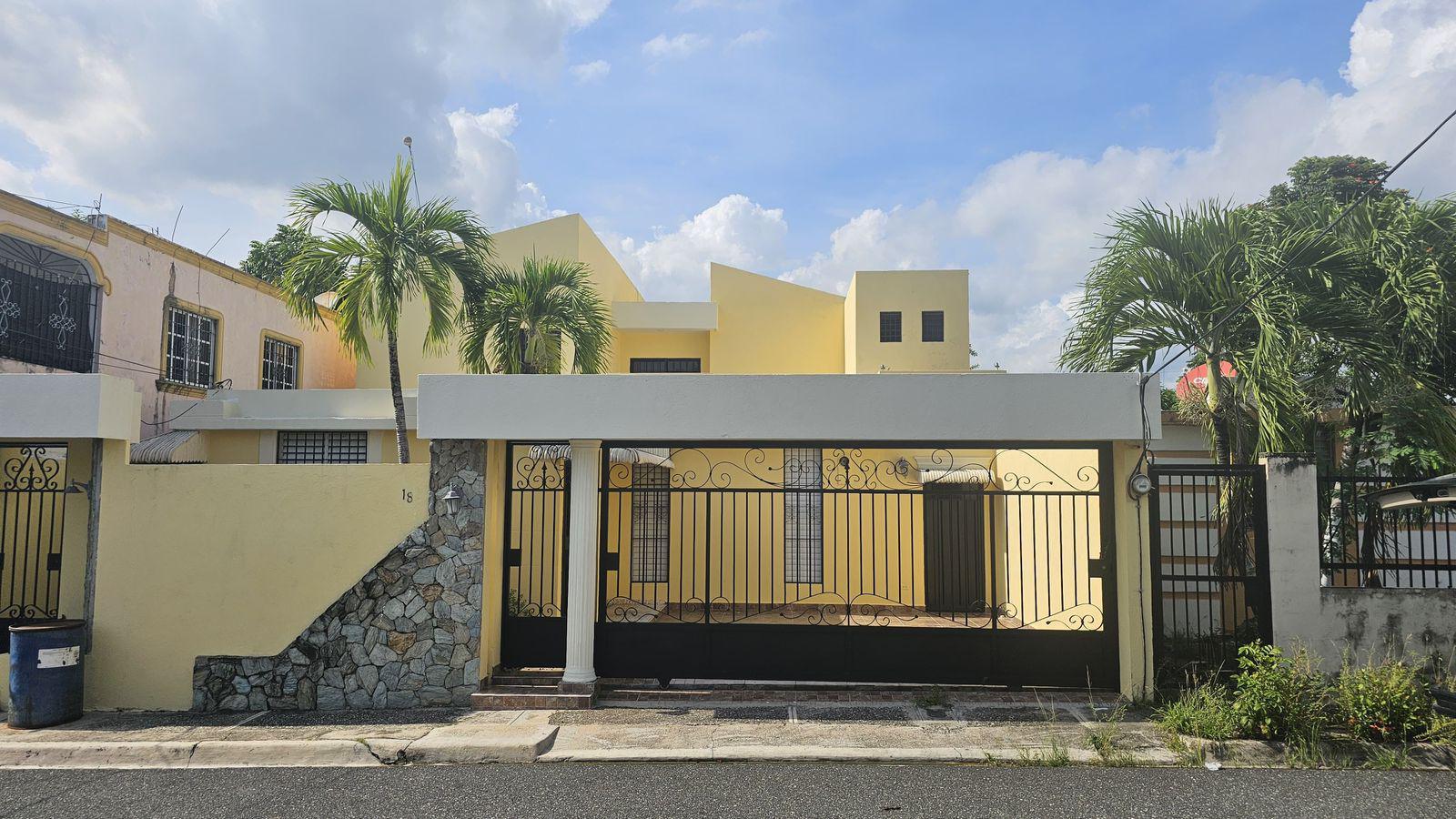 casas - Casa de 2 niveles en venta en Ciudad Satelite, Autopista Duarte
